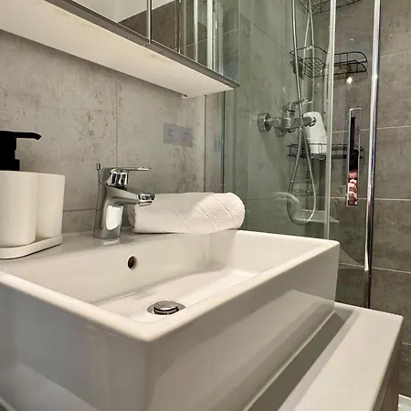 Apartment No 305 Lebada